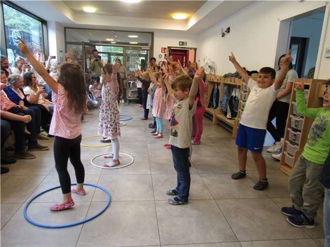 Die Kinder hatten heimlich einen Tanz einstudiert.  Fotos: Haus für Kinder