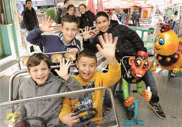 Die Kinder hatten ihre helle Freude beim Karussellfahren in Bad Neuenahr.