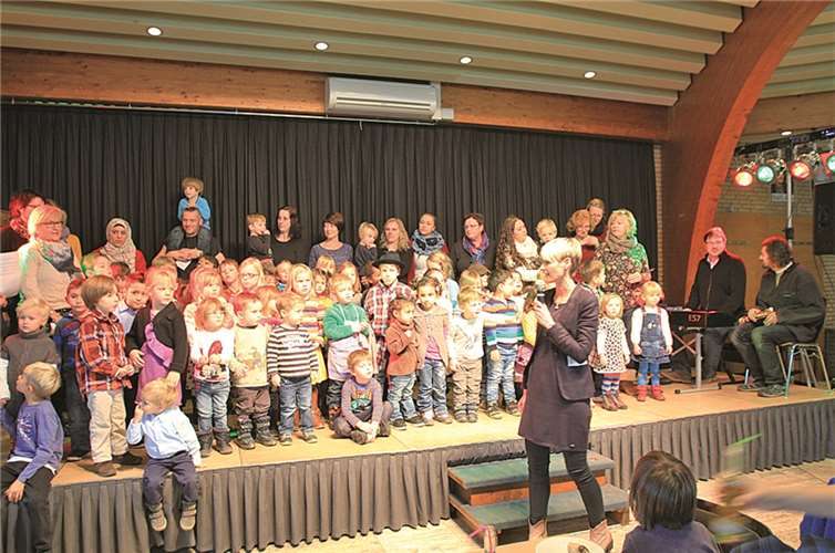 Die Kinder hatten in wochenlanger Arbeit ein buntes Programm zusammengestellt. privat