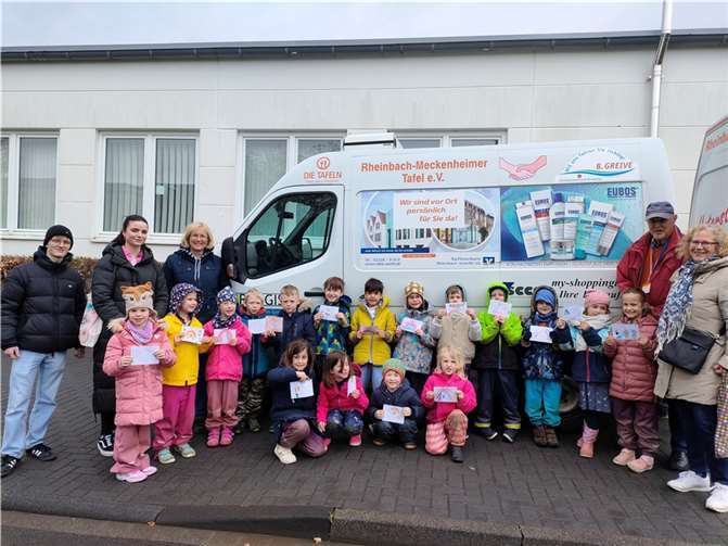 Die Kinder hatten mit einer Plätzchenverkaufsaktion die stolze Summe von 447 Euro eingenommen. Foto: Angela Gabriel