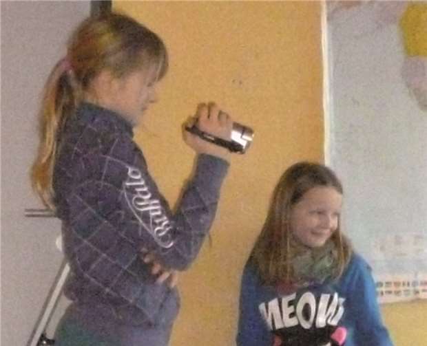 Die Kinder hatten viel Spaß bei den Dreharbeiten zu ihrem Film „Die dunkle Entführung“privat