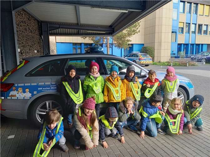 Die Kinder hatten viel Spaß beim Besuch von der Polizei. Foto: Fr. Pfeifer-Stein