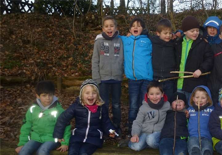 Die Kinder hatten viel Spaß beim Wandern und bei der Zubereitung des Stockbrot. privat