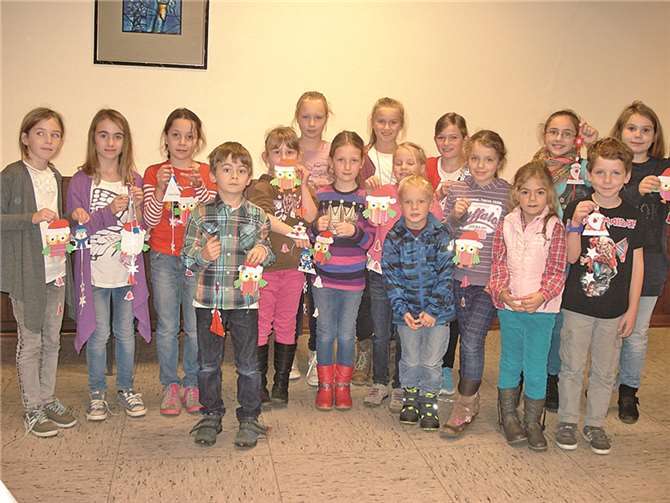 Die Kinder hatten wieder mächtig Spaß beim Basteln im Pfarrheim in Weibern. privat