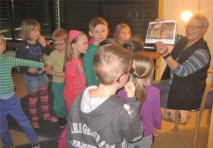 Die Kinder hörten Frau Keimer aufmerksam zu, als diese aus dem Buch „Der Findefuchs“ vorlas. Privat