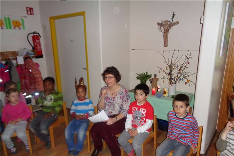 Die Kinder hörten den Ausführungen aufmerksam zu.privat