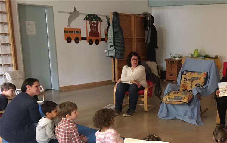 Die Kinder hörten interessiert zu, wurden aber auch zum Mitmachen animiert. Foto: privat