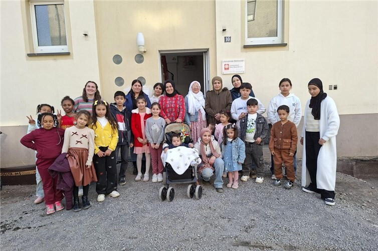 Die Kinder, ihre Familien sowie das pädagogische Team kamen in gemütlicher Atmosphäre zusammen, um diesen besonderen Anlass miteinander zu begehen.