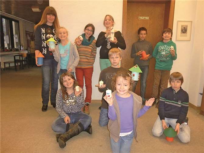 Die Kinder im Gemeindezentrum gestalteten tolle Kerzen.privat
