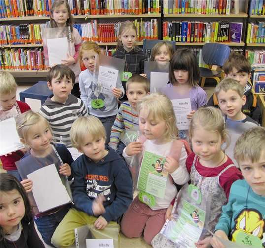 Die Kinder kennen sich jetzt in der Bücherei aus. „Bibfit“ ist eine Aktion zur frühzeitigen Leseförderung der katholischen öffentlichen Büchereien (KÖB). privat