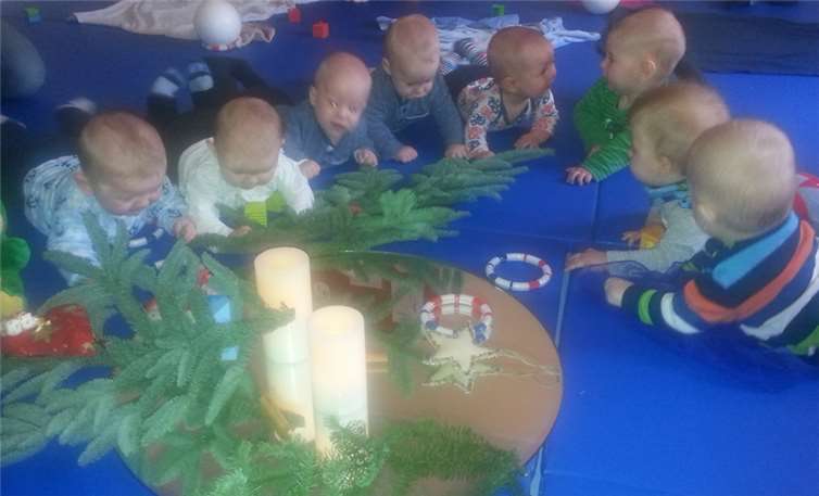 Die Kinder können mit all ihren Sinnen Weihnachten erfassen.