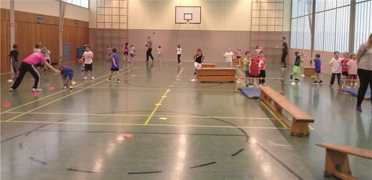 Die Kinder konnten alle vier Handball-Stationen ausprobieren. privat