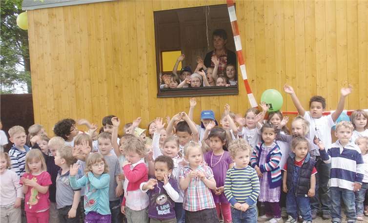 Die Kinder konnten den Bauwagen nun endlich in Beschlag nehmen.Privat