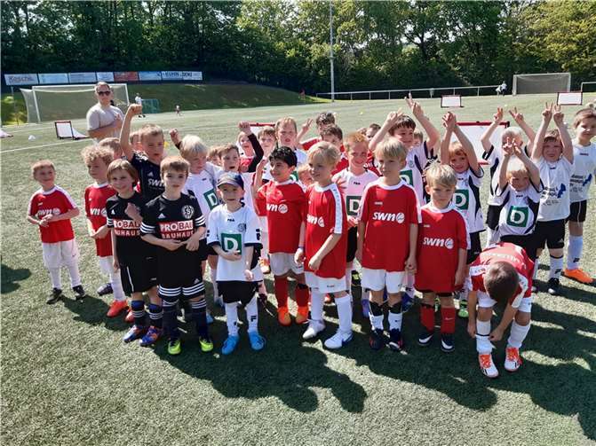 Die Kinder konnten vom Fußballspielen trotz der Hitze nicht genug bekommen.  Foto: SSV Heimbach-Weis