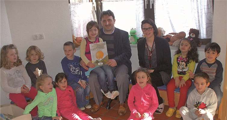 Die Kinder lauschten aufmerksam und interessiert ...privat