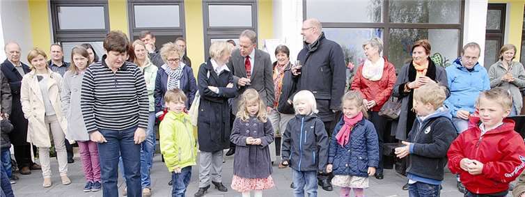 Die Kinder leiteten mit einem Steinrhythmustanz vom offiziellen zum gemütlichen Teil der Feier über.