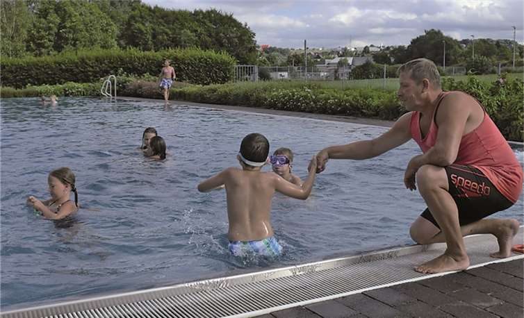 Die Kinder lernten das Schwimmen und hatten jede Menge Spaß dabei.