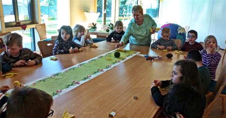 Die Kinder lernten, dass viele alltägliche Produkte wie Schokolade, Bananen und Spielzeugautos in fernen Ländern angebaut oder produziert werden. privat