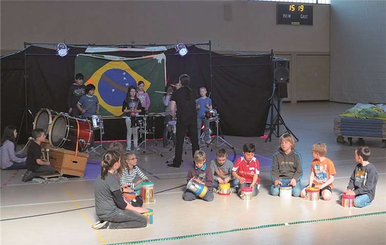 Die Kinder lernten nicht nur zu trommeln, sondern bauten ihre Instrumente zum Teil sogar selbst. privat