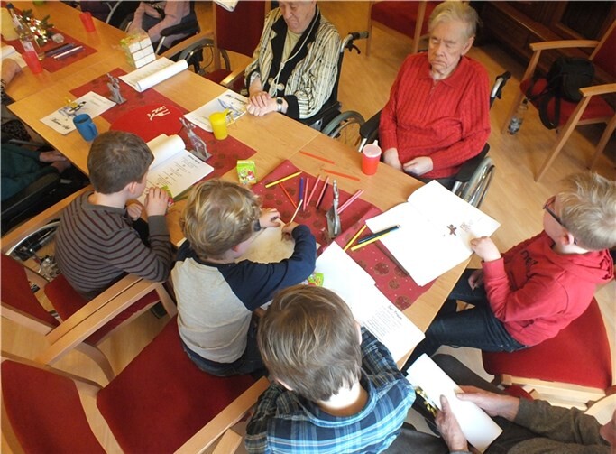 Die Kinder malten und sangen mit den Senioren des Maternus Stift in Altenburg. privat