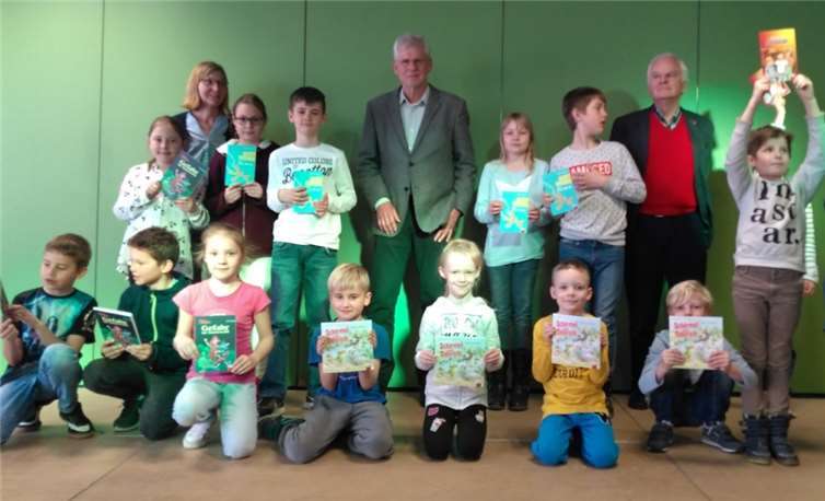 Die Kinder nahmen ihre neuen Schätze freudestrahlend in Empfang.Foto: privat