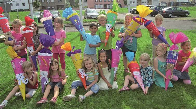 Die Kinder nahmen mit großer Freude ihre Schultüten entgegen.privat