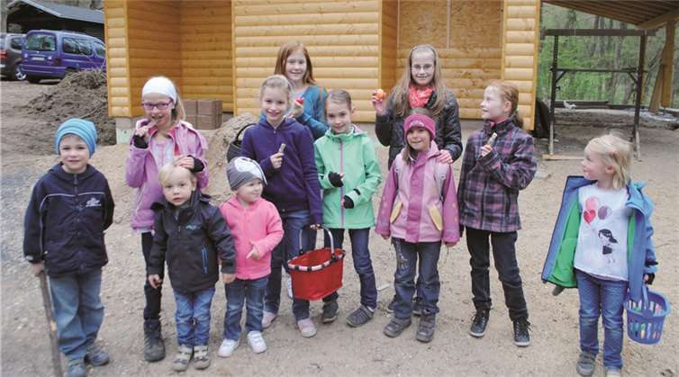 Die Kinder nahmen sofort die Umgebung der Grillhütte in Beschlag. privat