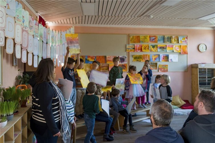 Die Kinder präsentierten auf der Jahresfeier Angehörigen und Interessierten, was sie in den vergangenen Wochen an der Waldorfschule Mayen gelernt hatten.