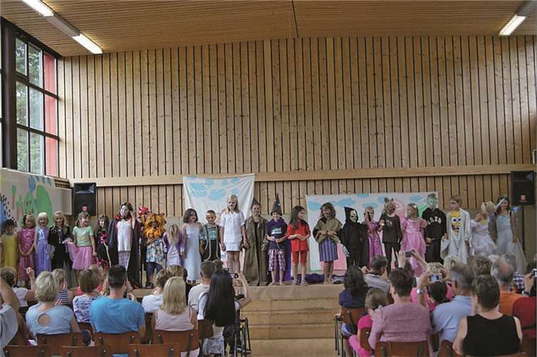 Die Kinder präsentierten stolz ihr eigenes Theaterstück. privat