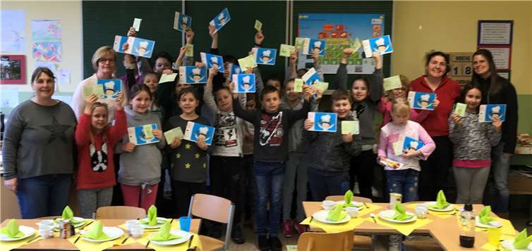 Die Kinder präsentierten stolz ihre Führerscheindokumente. Foto: privat
