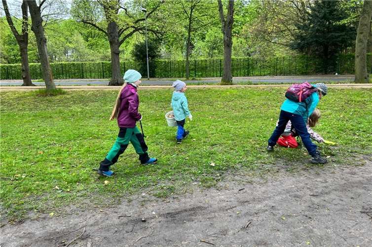 Die Kinder sammeln fleißig. Fotos: privat
