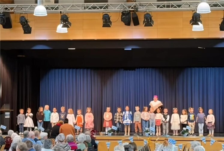 Kleine Künstler begeistern Senioren in Plaidt Die Kinder sangen mit kräftigen Stimmen, sodass alle Gäste den Gesang gut hören konnten.Foto: privat