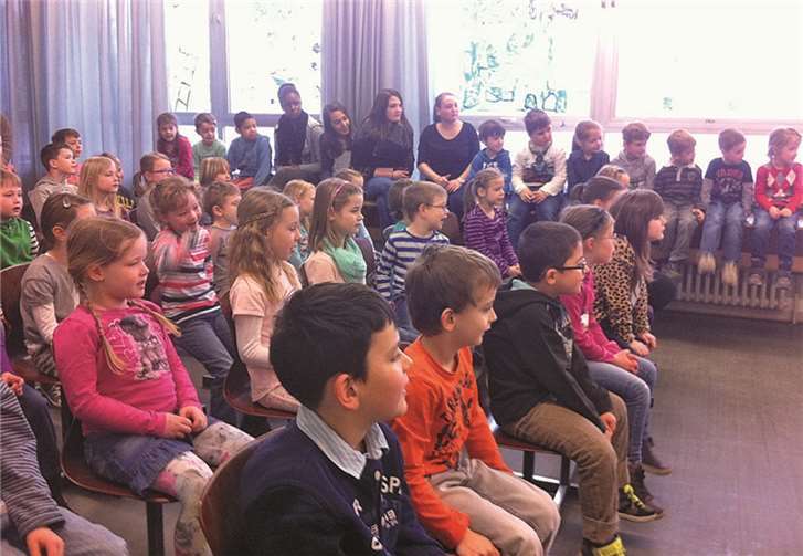 Die Kinder sind begeistert vom Mitmachtheater. privat