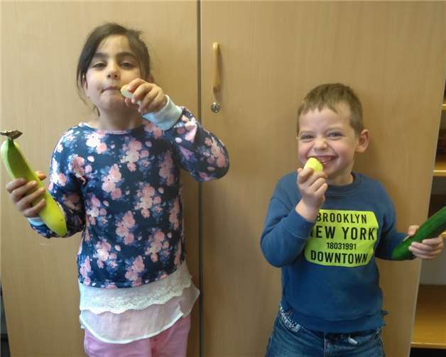 Die Kinder sind begeistert von den gesunden Leckereien.Foto: privat