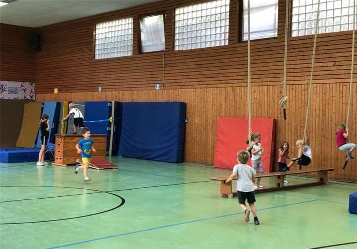 Die Kinder sind glücklich, wieder am Bodenturnen teilnehmen zu können. Foto: privat