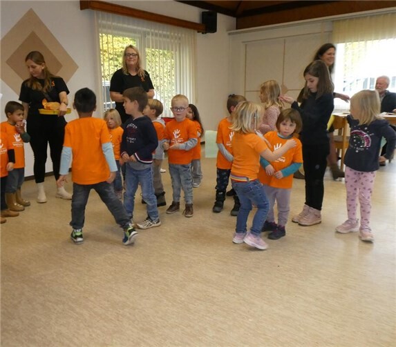 Die Kinder sorgten für viel Lebensfreude beim Seniorennachmittag.  Foto: privat
