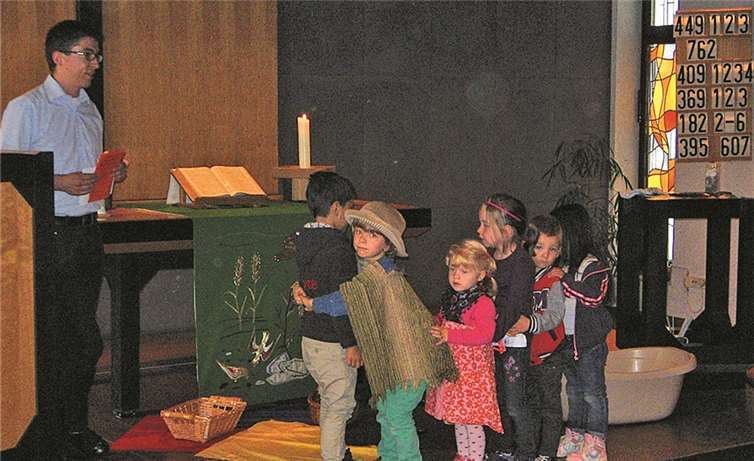 Die Kinder spielten die Geschichte „Die Rübe“ nach. privat