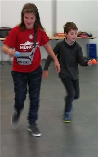 Die Kinder spielten tolle Spiele wie Eierlaufen...