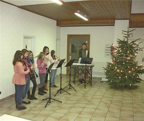 Die Kinder spielten traditionelle Weihnachtslieder. privat