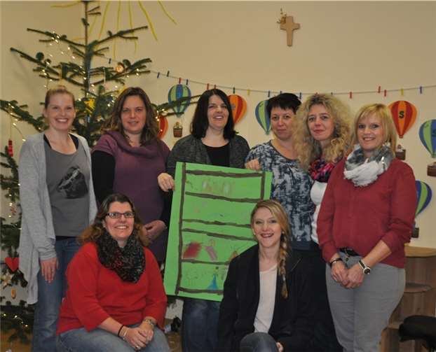 Die Kinder stellten die noch nicht gelieferte Sprossenwand auf einem Plakat dar.privat