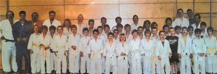 Die Kinder stellten sich zum Abschlussfoto auf.privat