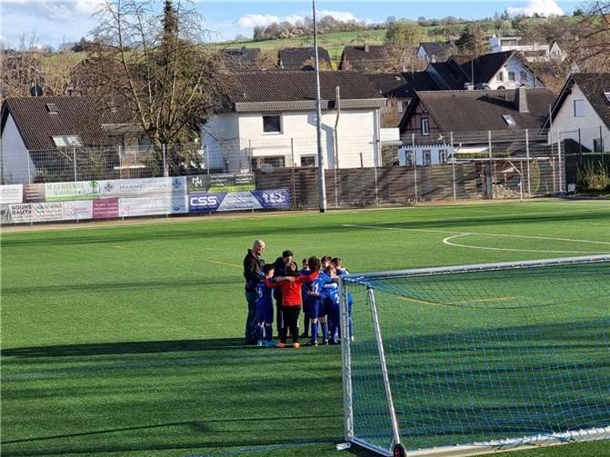 Die Kinder stimmten sich untereinander auf das Spiel ein.  Foto: privat
