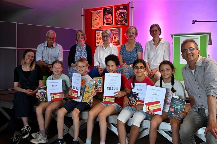 Die Kinder strahlten am Ende mit der Jury und dem Moderationsduo um die Wette.