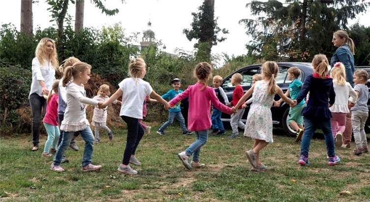 Die Kinder überraschten die Eltern und Familienangehörigen mit einem Piratentanz. Privat