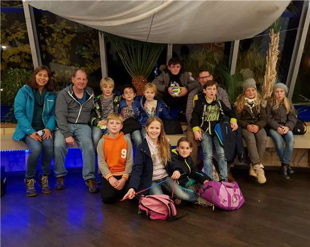 Die Kinder und Betreuer sind sich einig, dass der Auflug Tag im Schwimmbad viel Spaß gemacht hat. Privat