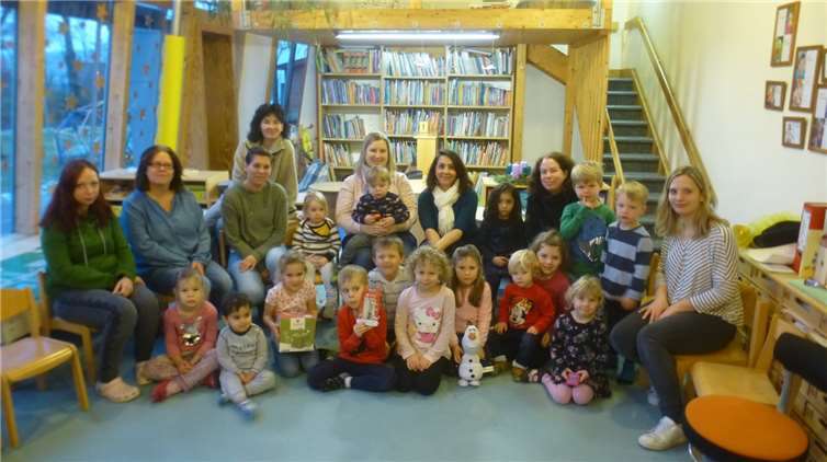 Die Kinder und Erzieherinnen des Kindergartens Sausewind.Privat