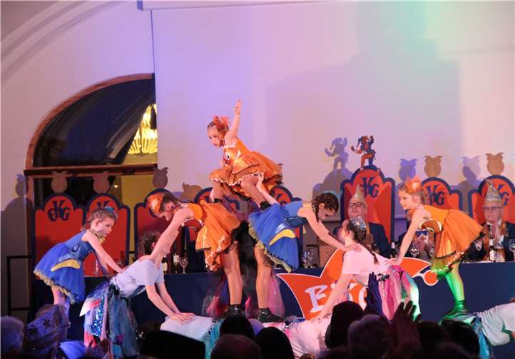 Die Kinder- und Jugendgarde zeigte ihre einstudierten Tänze.