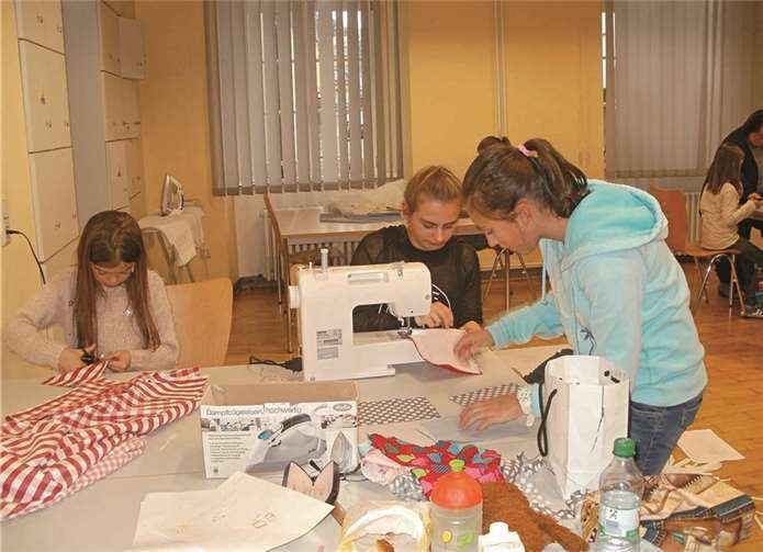 Die Kinder und Jugendliche hatten viel Spaß beim Herbstferiennähkurs.Privat