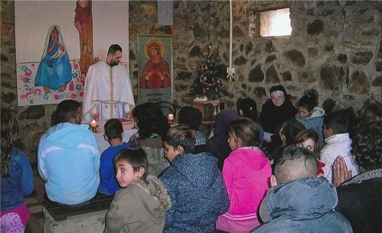 Die Kinder und Jugendlichen bei einer Heiligen Messe. Fotos: privat