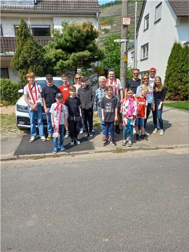 Die Kinder und Jugendlichen der SG Walporzheim/Bachem verbrachten spannende Stunden beim 1. FC Köln.  Foto: privat